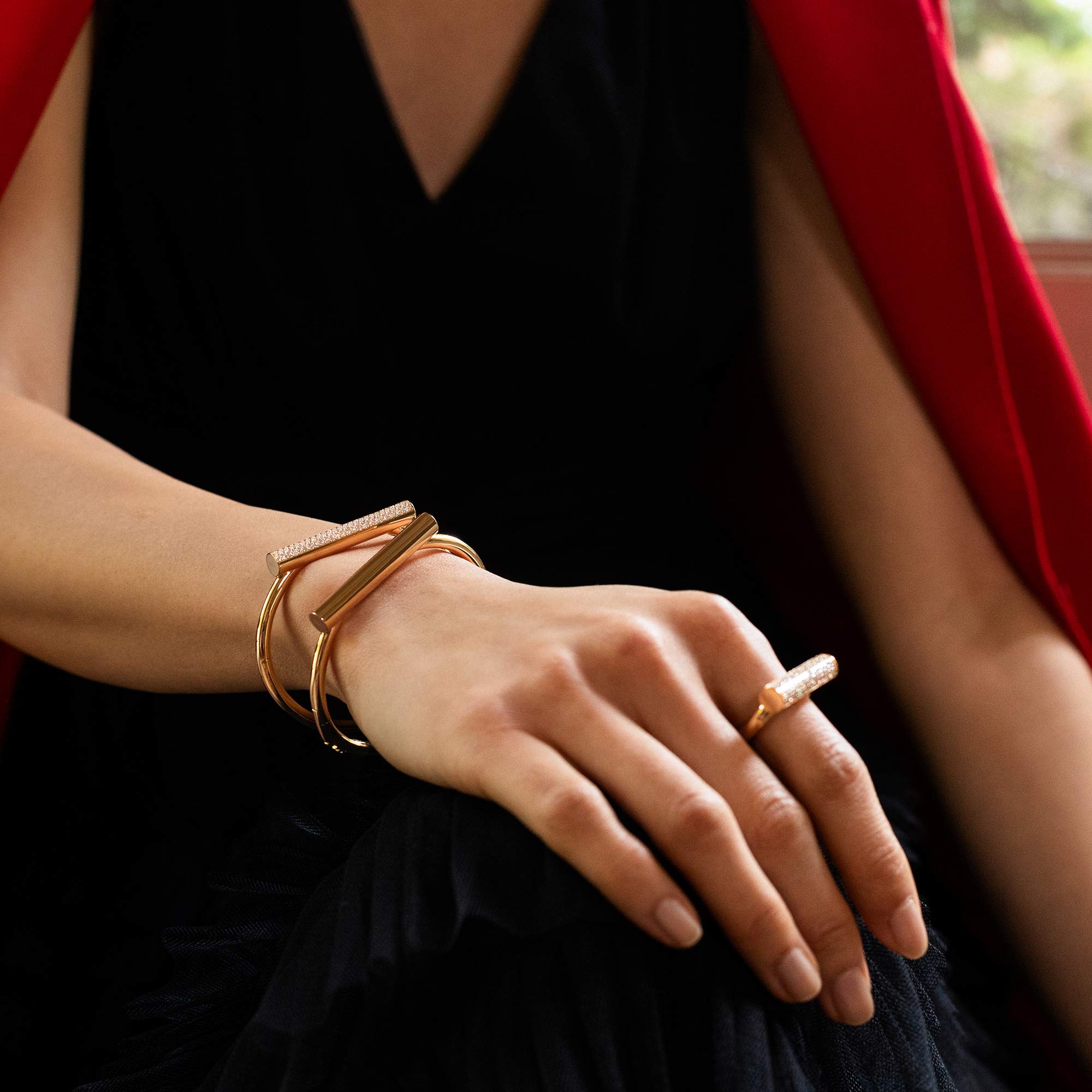 ROBERTO-COIN-DOMINO-18K-ROSE-GOLD-DIAMONDS-BANGLE_ADR888BA2357_WEAR.jpg